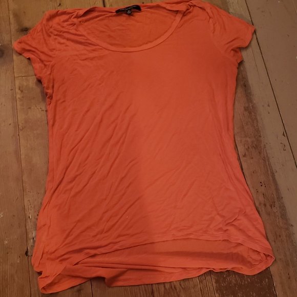 Romeo & Juliet Couture Coral Orange Stress Tee T-Shirt Top Stretch Lightweight - Picture 1 of 2